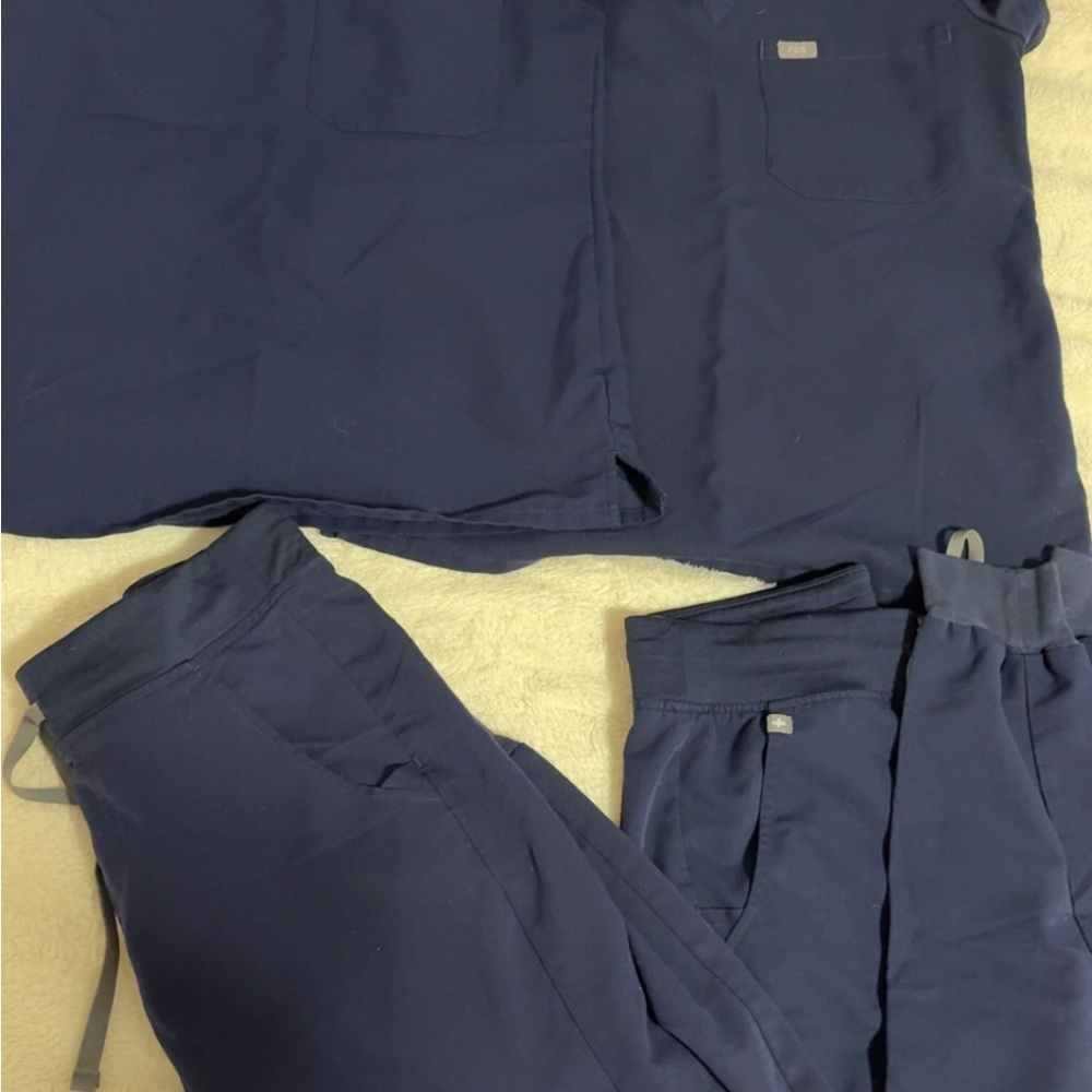 Figs Women's Navy Scrub Set